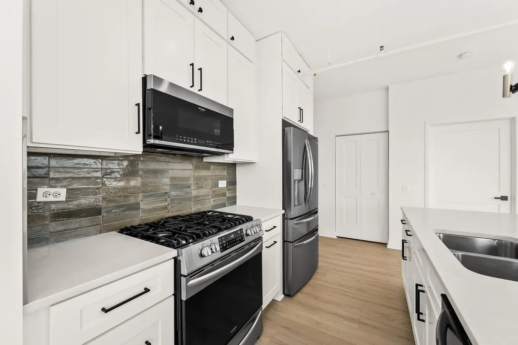 511 West Division Street Chicago IL 60610