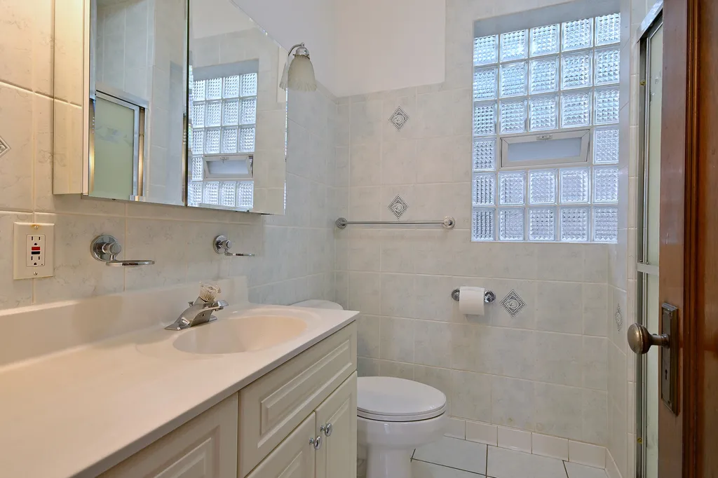 2630 West Carmen Avenue Chicago IL 60625