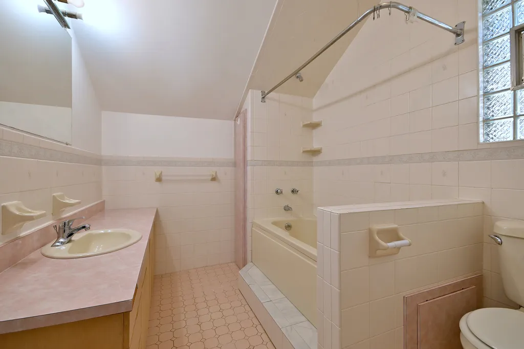 2630 West Carmen Avenue Chicago IL 60625