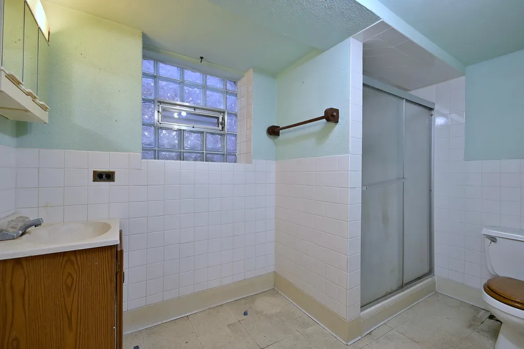 2630 West Carmen Avenue Chicago IL 60625