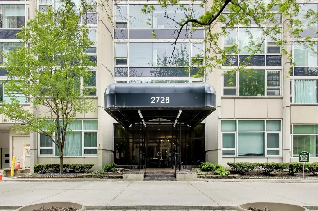2728 North Hampden Court Chicago IL 60614