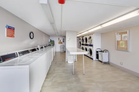 2728 North Hampden Court Chicago IL 60614