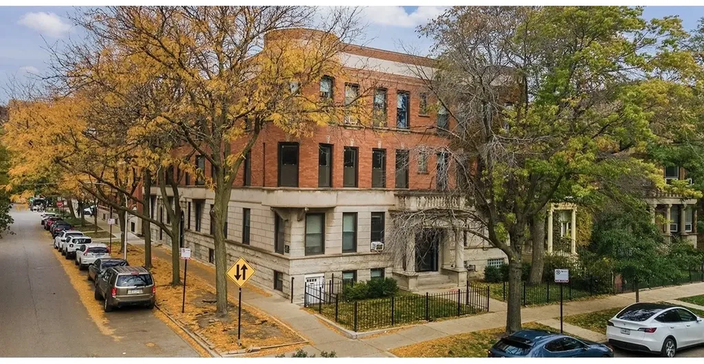 2909 North Mildred Avenue Chicago IL 60657