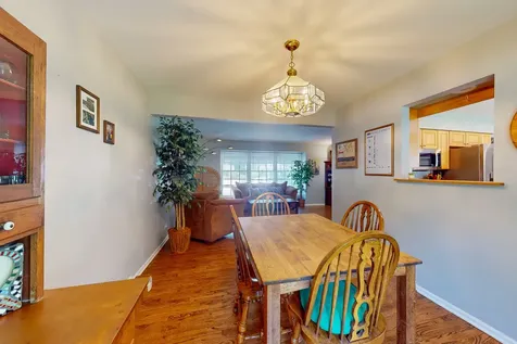 315 East Reseda Parkway Palatine IL 60067