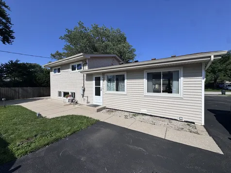604 North Wilshire Drive Mount Prospect IL 60056