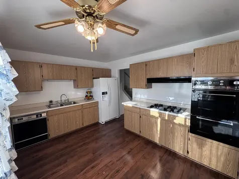 604 North Wilshire Drive Mount Prospect IL 60056