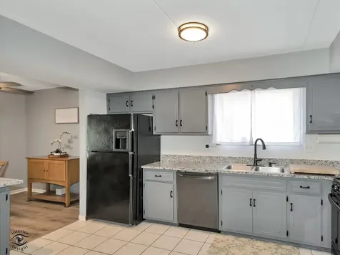 8124 West 169th Street Tinley Park IL 60477