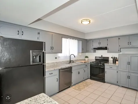 8124 West 169th Street Tinley Park IL 60477