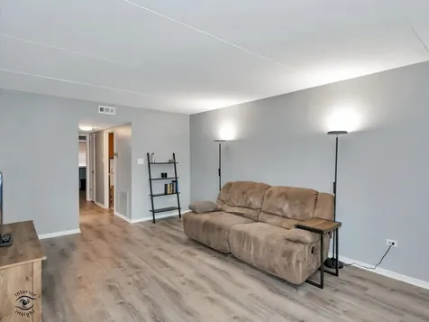8124 West 169th Street Tinley Park IL 60477
