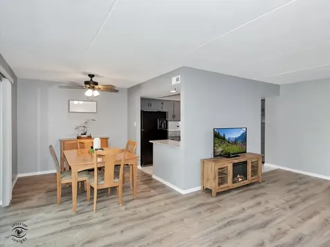 8124 West 169th Street Tinley Park IL 60477