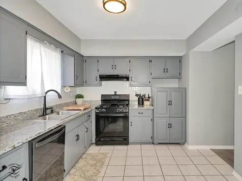 8124 West 169th Street Tinley Park IL 60477