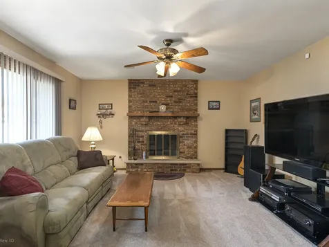 5327 Forest Trail Oak Forest IL 60452