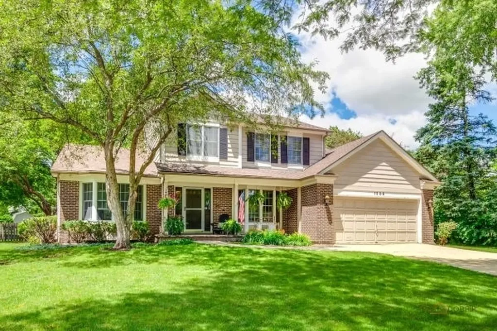 1305 Dancer Court Libertyville IL 60048