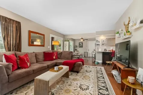 1305 Dancer Court Libertyville IL 60048
