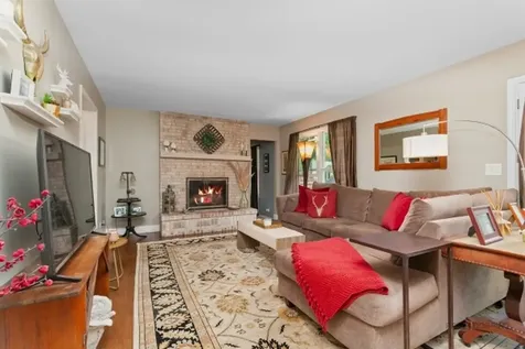 1305 Dancer Court Libertyville IL 60048