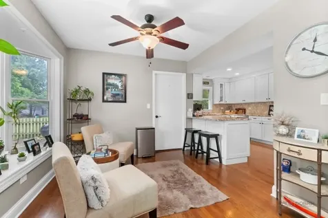 1305 Dancer Court Libertyville IL 60048