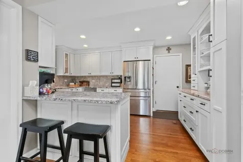 1305 Dancer Court Libertyville IL 60048