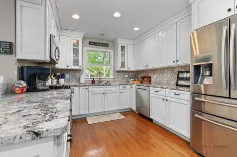 1305 Dancer Court Libertyville IL 60048