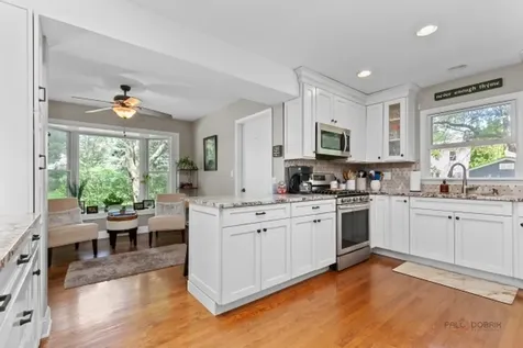 1305 Dancer Court Libertyville IL 60048