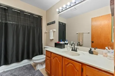 1305 Dancer Court Libertyville IL 60048
