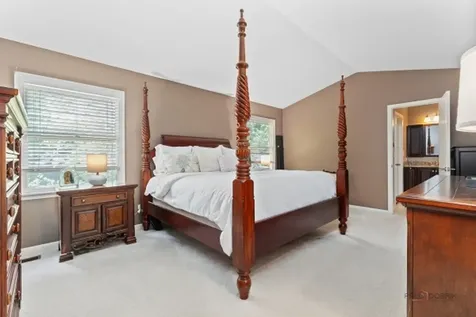 1305 Dancer Court Libertyville IL 60048