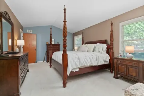 1305 Dancer Court Libertyville IL 60048