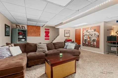 1305 Dancer Court Libertyville IL 60048