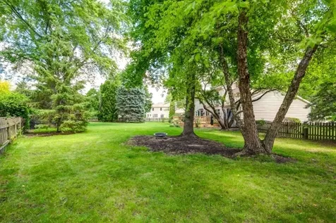 1305 Dancer Court Libertyville IL 60048