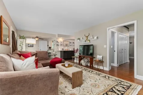 1305 Dancer Court Libertyville IL 60048