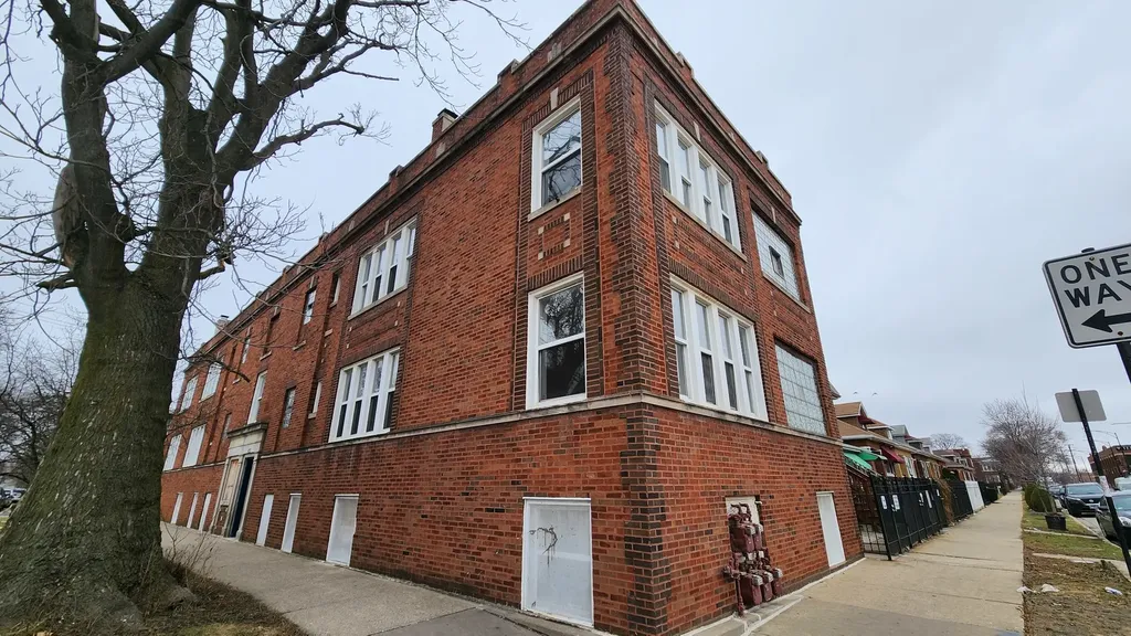 4355 West Le Moyne Street Chicago IL 60651
