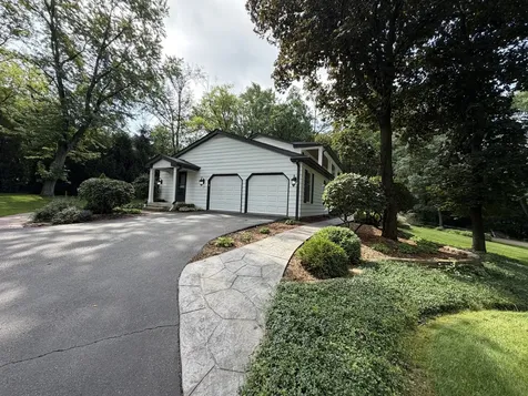 5 Tioga Trail Lake Barrington IL 60010