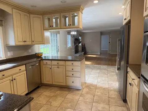 5 Tioga Trail Lake Barrington IL 60010