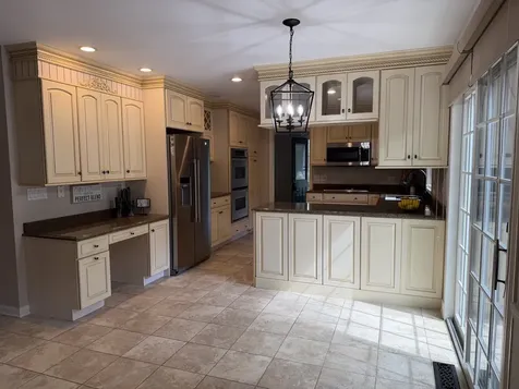 5 Tioga Trail Lake Barrington IL 60010