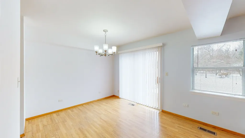 468 Minnesota Circle Carol Stream IL 60188