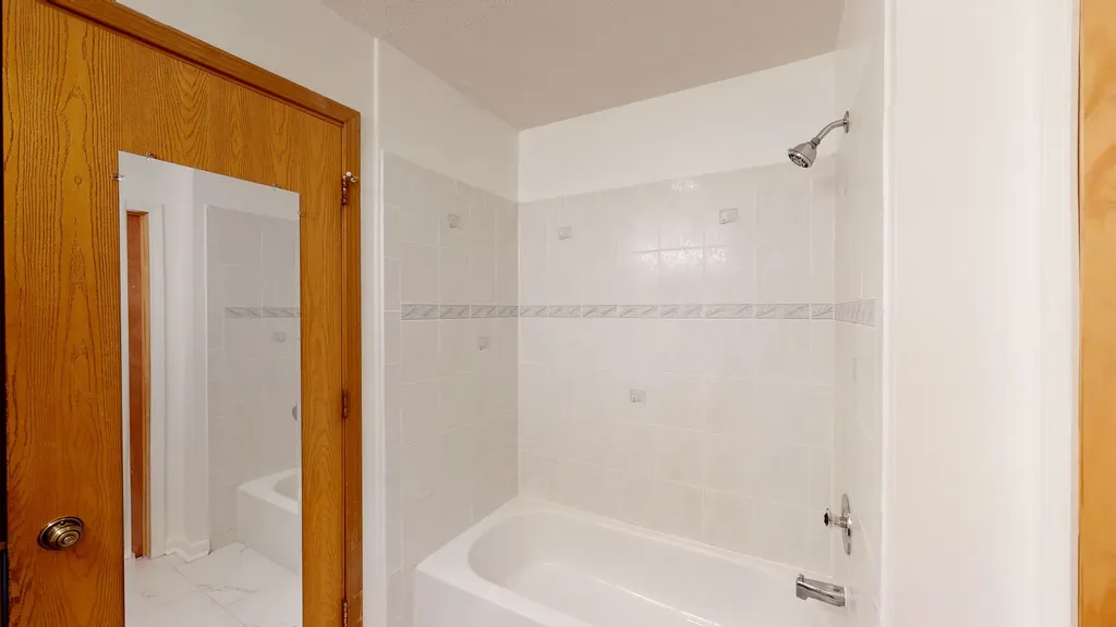 468 Minnesota Circle Carol Stream IL 60188