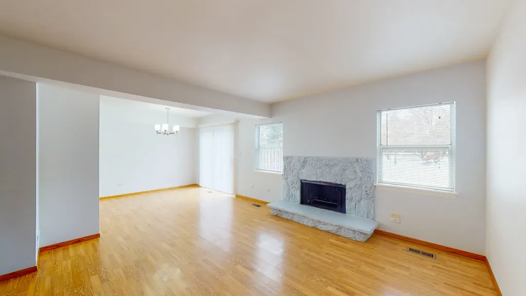 468 Minnesota Circle Carol Stream IL 60188