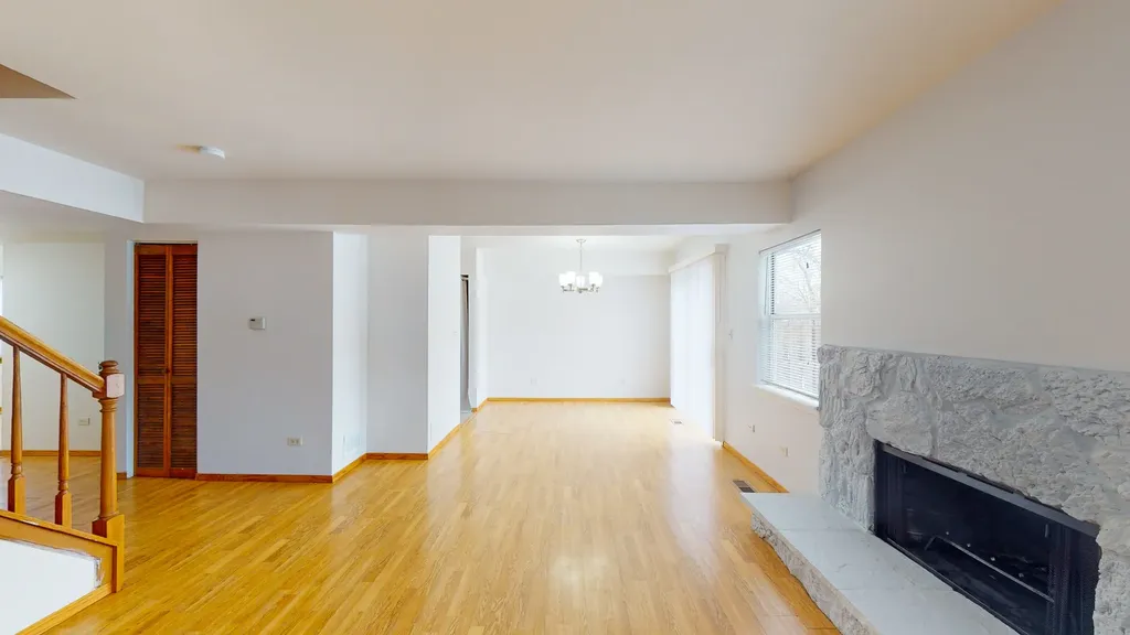 468 Minnesota Circle Carol Stream IL 60188