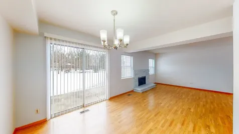 468 Minnesota Circle Carol Stream IL 60188