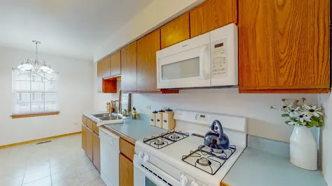 468 Minnesota Circle Carol Stream IL 60188