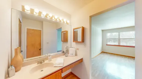 468 Minnesota Circle Carol Stream IL 60188