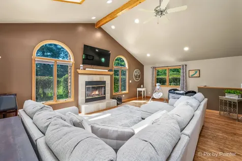 2116 North Pebble Drive Mchenry IL 60051