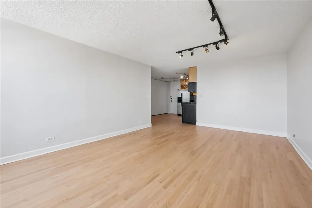 720 West Gordon Terrace Chicago IL 60613