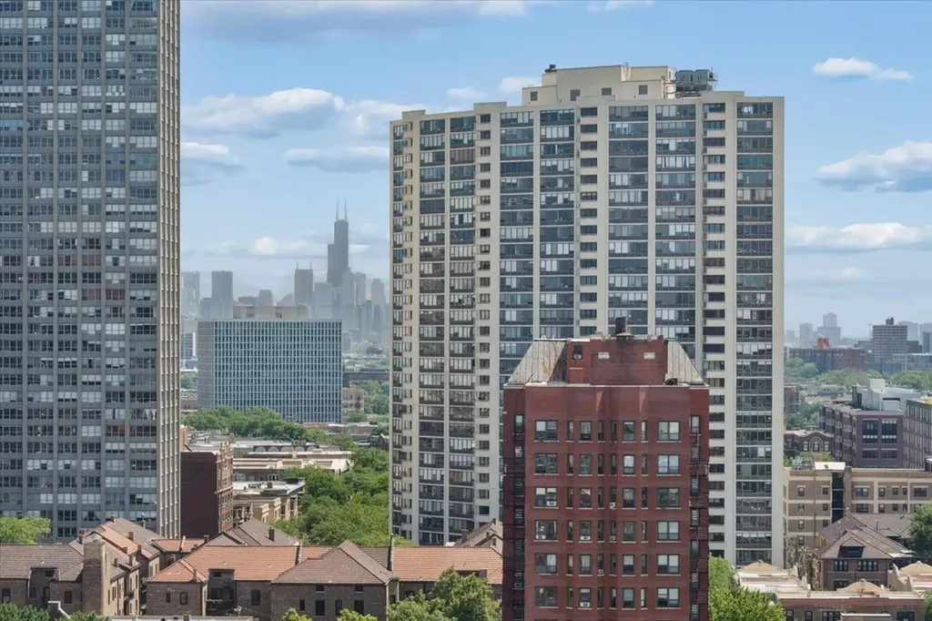720 West Gordon Terrace Chicago IL 60613