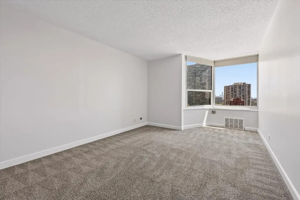 720 West Gordon Terrace Chicago IL 60613