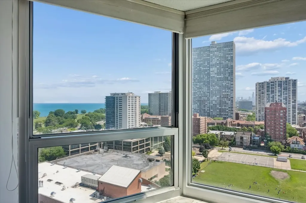 720 West Gordon Terrace Chicago IL 60613