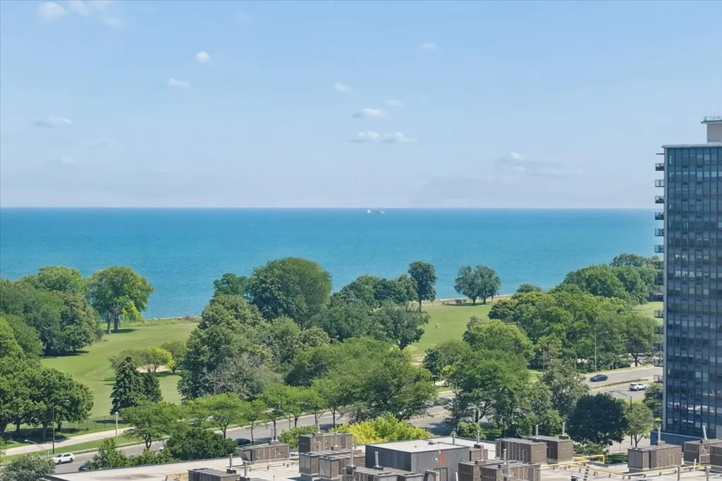 720 West Gordon Terrace Chicago IL 60613