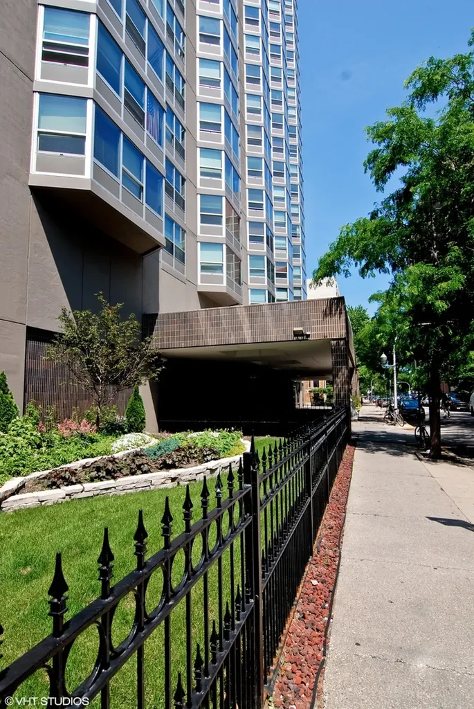 720 West Gordon Terrace Chicago IL 60613