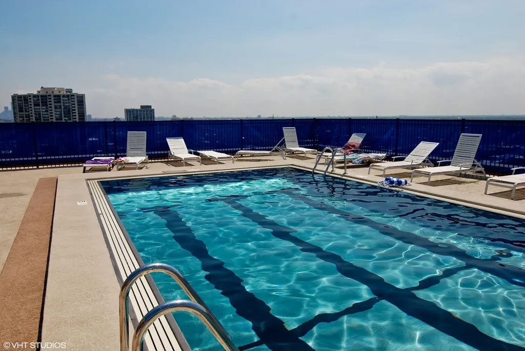 720 West Gordon Terrace Chicago IL 60613