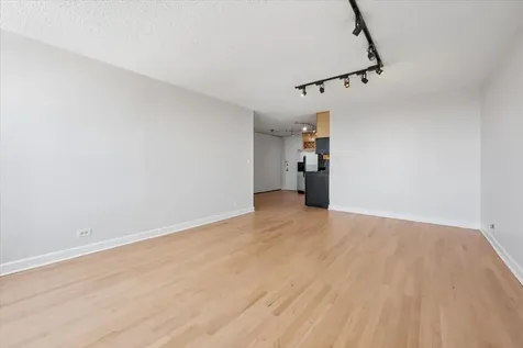 720 West Gordon Terrace Chicago IL 60613