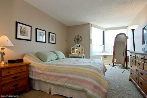720 West Gordon Terrace Chicago IL 60613